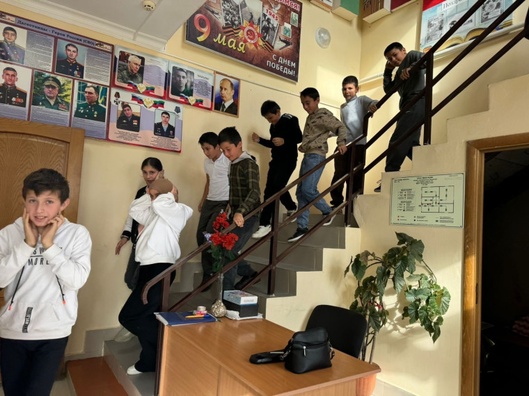 Проведение тренировочной эвакуации при возникновения ЧС.